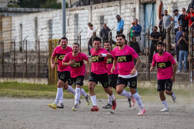 🥂 연말 잦은 술자리, 건강하게 즐기는 방법: 저도주, 무알콜 음료 선택 가이드 & 숙취 해소 꿀팁