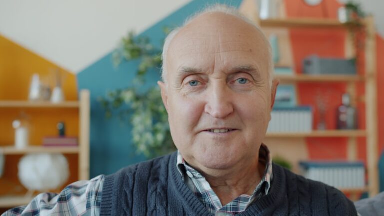 😊 건강하게 오래 사는 비결: 긍정적인 마음가짐이 고령 건강에 미치는 놀라운 영향